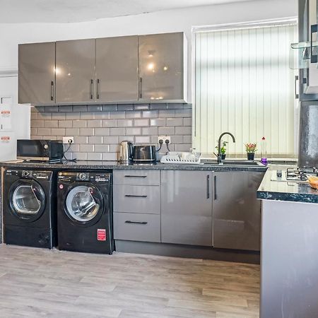 Rochdale 3 Bedroom House 2 Bath With Free Parking Sleeps 7 Luaran gambar