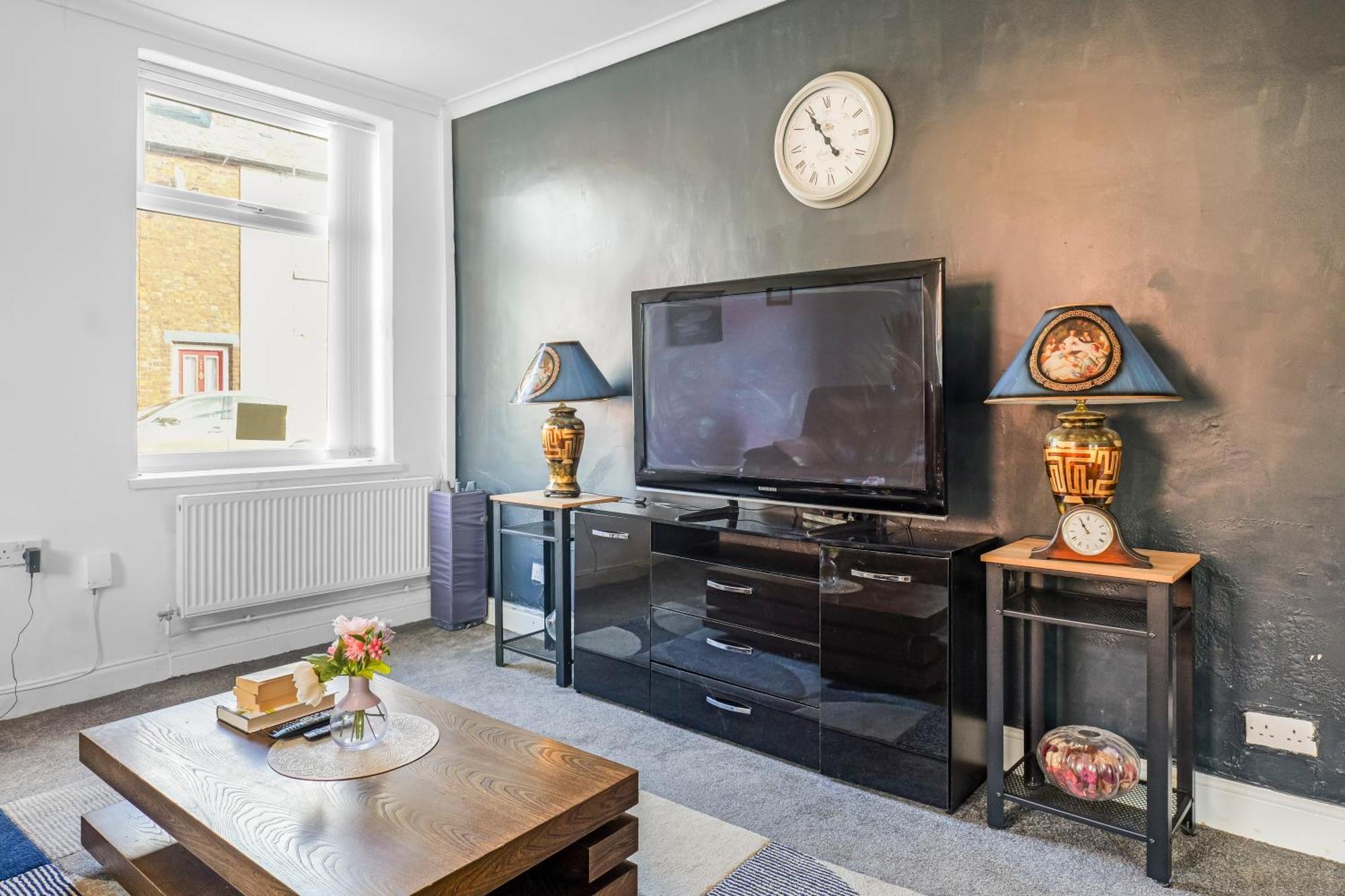 Rochdale 3 Bedroom House 2 Bath With Free Parking Sleeps 7 Luaran gambar