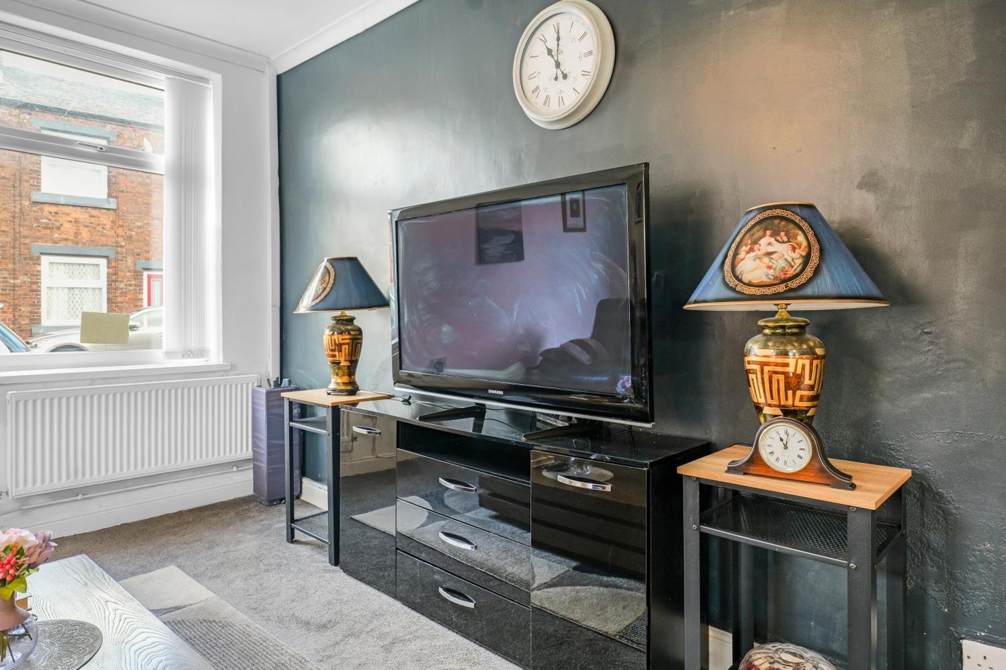 Rochdale 3 Bedroom House 2 Bath With Free Parking Sleeps 7 Luaran gambar