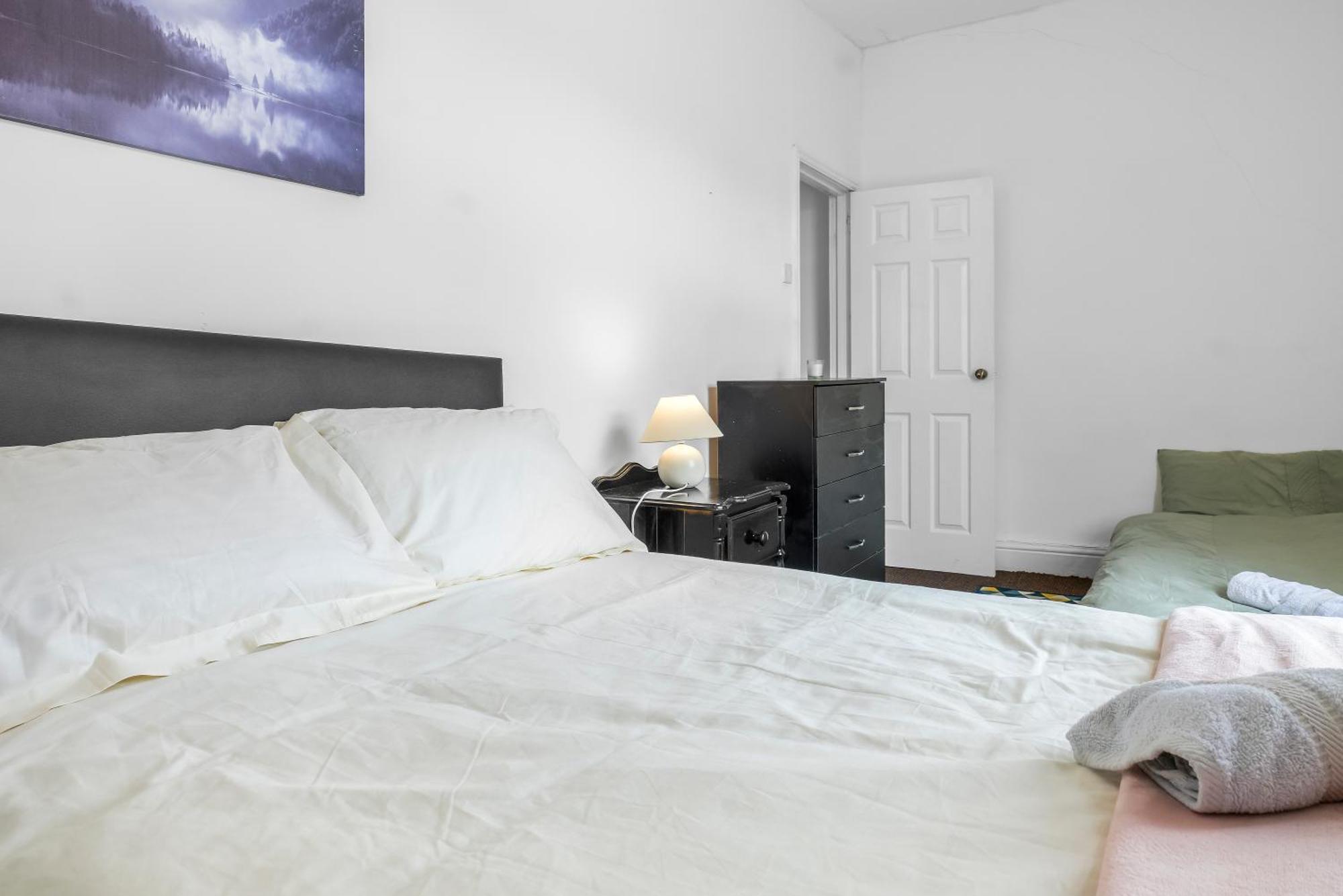 Rochdale 3 Bedroom House 2 Bath With Free Parking Sleeps 7 Luaran gambar